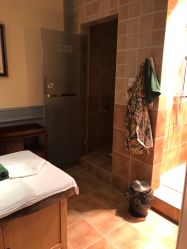 -静博士养生美容连锁