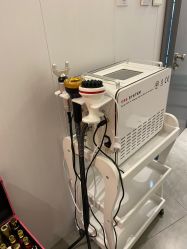 -LESSMORE科技头皮理容中心