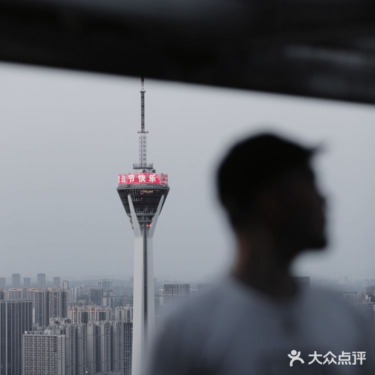 审美提升｜𝘊𝘩𝘦𝘯𝘨𝘥𝘶｜城｜追一束光