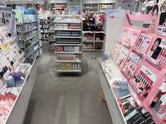 -名创优品(北京新中关购物中心地铁层店)