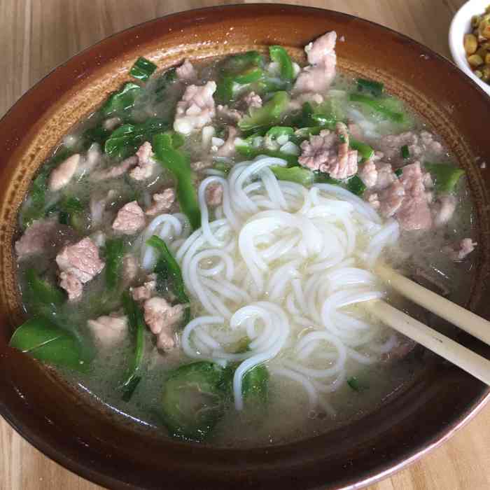 湘南红源味砍肉粉-"江边的粉店,很多旅游的人来吃,虽然味道一.