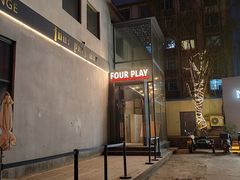 -FOUR PLAY BAR