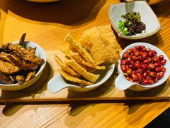 -野山舂·贵州现舂酸汤火锅(鸿通城店)