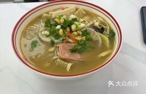 Three Delicacies Clear Soup Rice Noodles