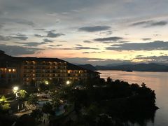 -饮湖威士忌鸡尾酒吧