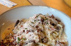 Truffle Cream Bacon Mushroom Pasta