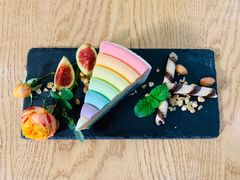 彩虹慕斯蛋糕-Rabbit Cafe私房西餐甜点咖啡(栖霞路店)