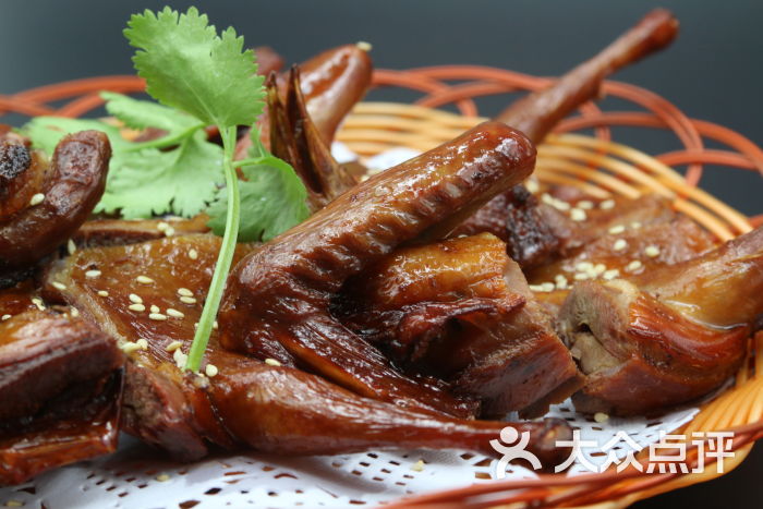 吊烧脆皮乳鸽元两只