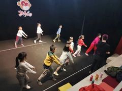 -猴有戏教育戏剧·音乐剧·主持口才·演讲朗诵辩论(环球港华师大校区)