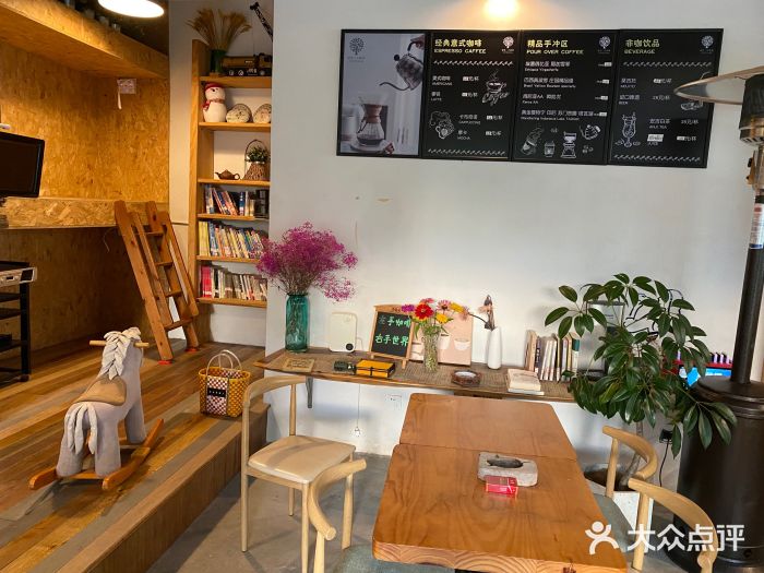 Cafe In Little Forest图片