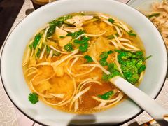 椒醋肉片银耳汤-萃華楼(王府井店)