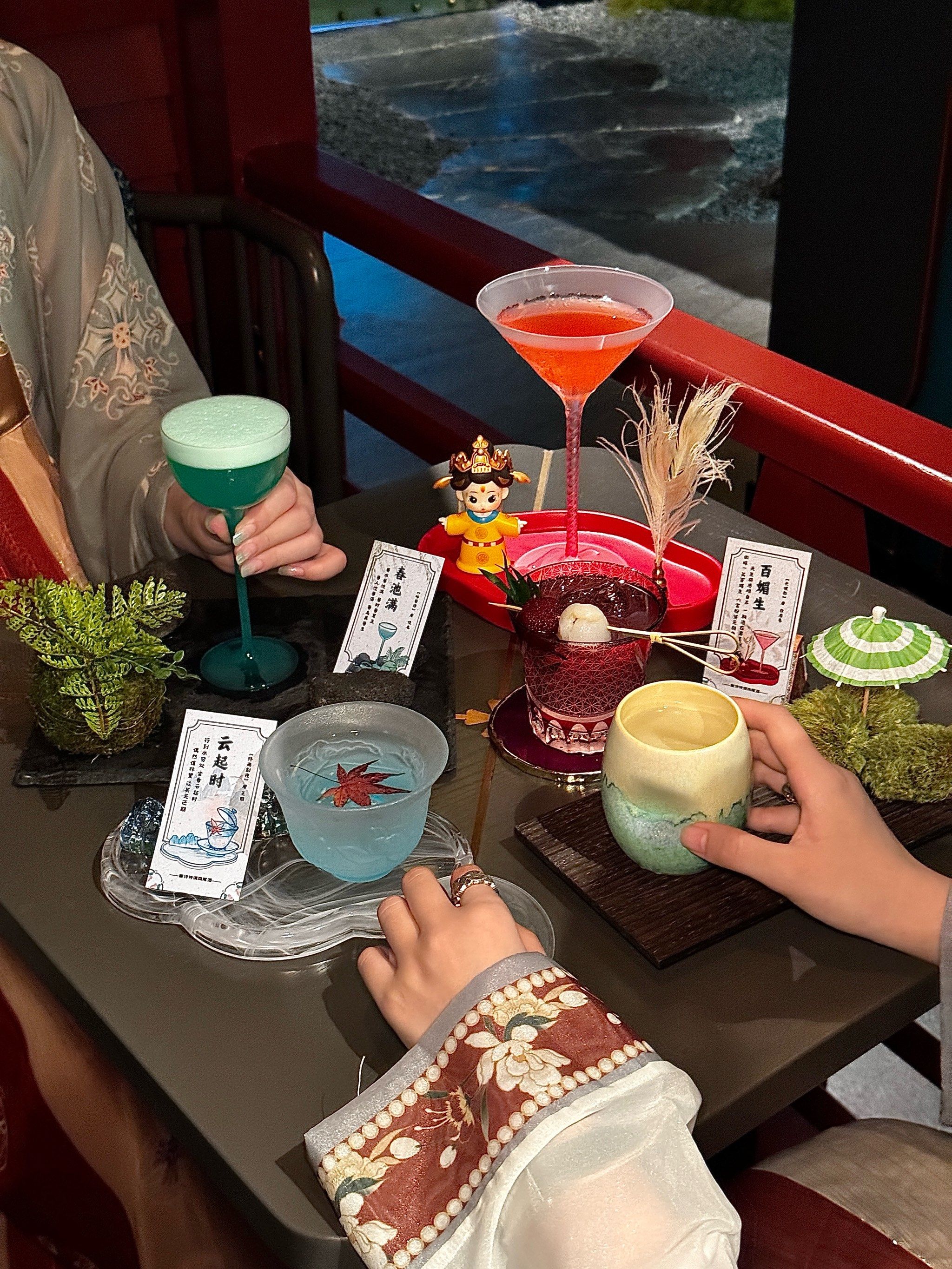 成都首家,氛围拉满的唐风酒吧!