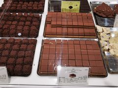 手工系列鱼子酱和三层榛子巧克力-VENCHI 闻绮(北京国贸商城店)