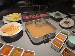 -左庭右院鲜牛肉火锅黑金店(陆家嘴中心店)