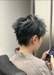 -一家只做男发烫染的店