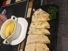 培根虾仁凯撒迪亚芝士饼-遇见西木美式餐厅(体育路店)