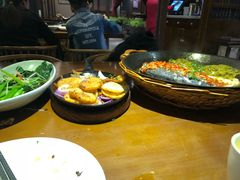 -阿瓦山寨·湘菜现炒·剁椒鱼头王(咸阳总店)