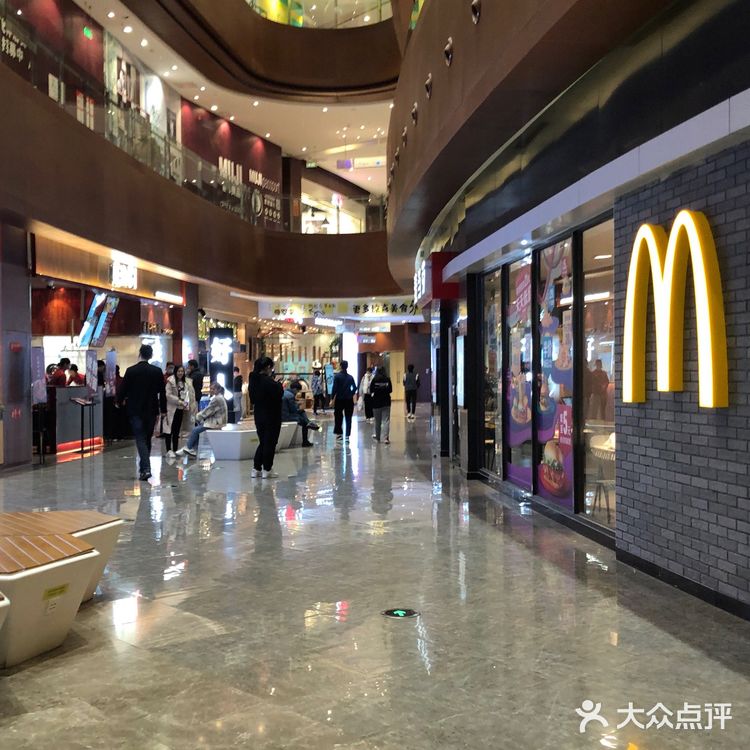 来一个 圆筒冰淇淋  麦当劳