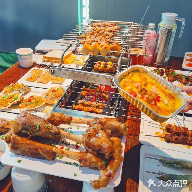 三个蒙古大叔烤羊肉串[胜利]美味！