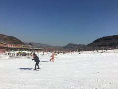 -济南卧虎山滑雪场