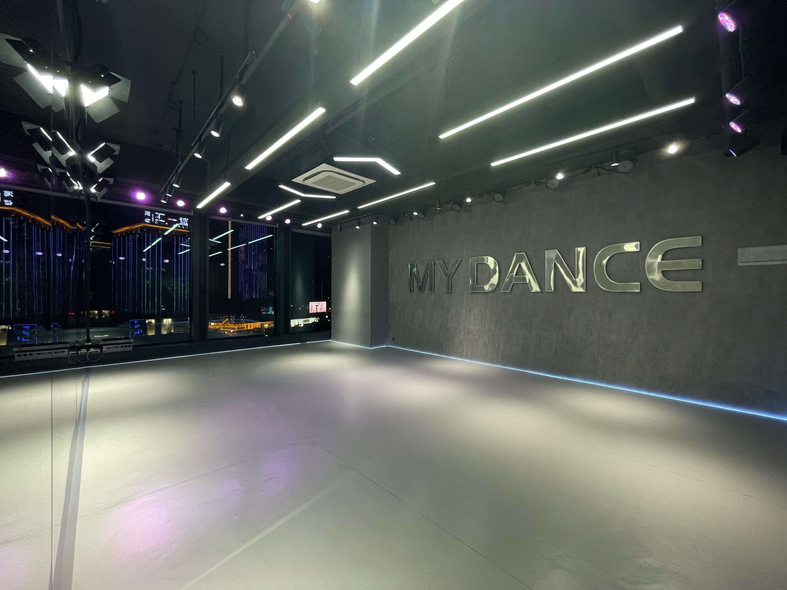 打卡炫酷舞蹈工作室