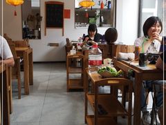 大堂-毛辣果·贵州红酸汤牛肉火锅(西单店)