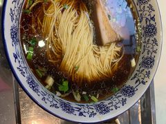 爆鱼焖肉面-伟记奥面馆(白塔东路店)