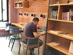 -新华书店(永安路店)