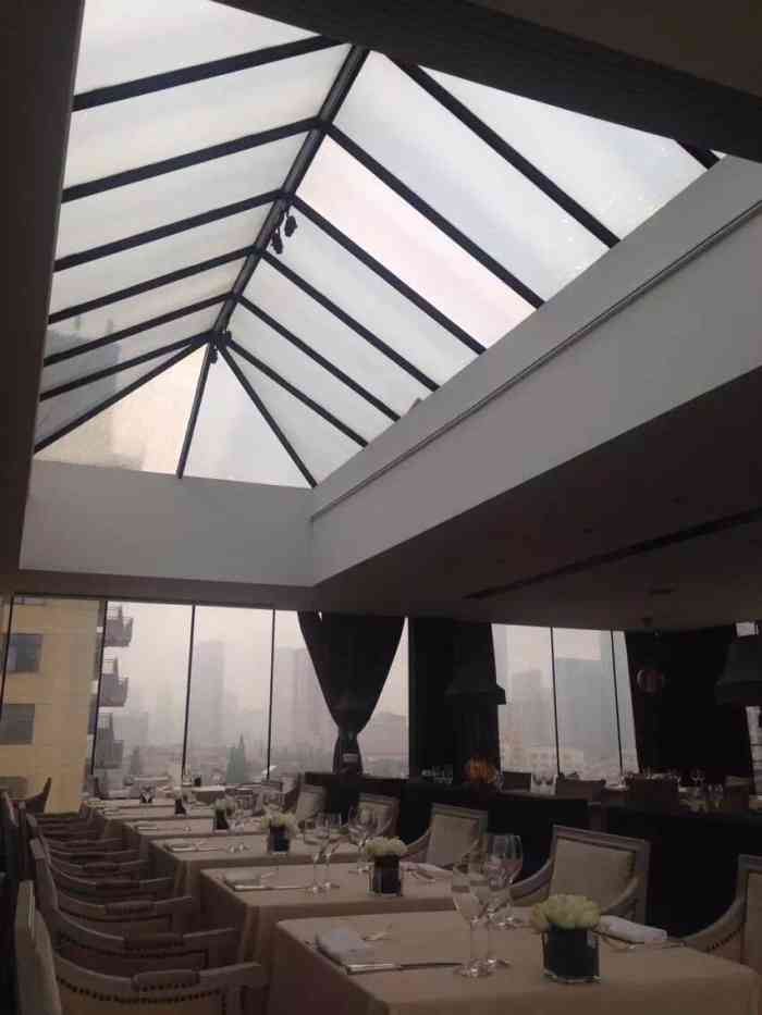 雅克红房子西餐厅-"米其林3星餐厅,年度最佳法式餐厅.环境没.