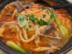 苗家红酸汤牛肉粉-俏凤凰(美林M·LIVE天地东座店)