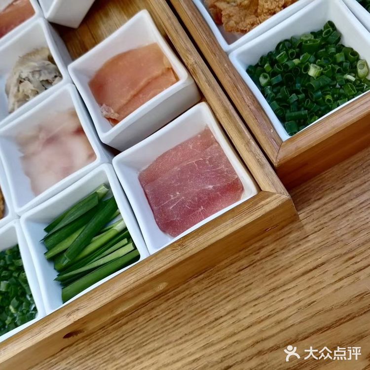 豆花的鲜嫩配上玫瑰黑糖酱,和布丁 的口感一样