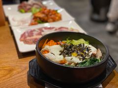 传统石锅拌饭-·缸桶屋·韩式牛肋条自助烤肉(西湖D11店)