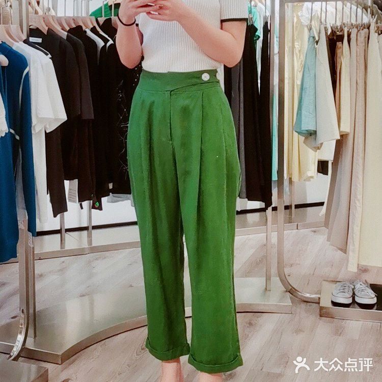  一买衣服就来他们家 每次在他们家都能省个小几千 [礼花]