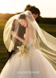 -雪中彩影婚纱摄影·微光艺术中心