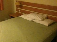 商务大床房间-如家酒店(上海南京路人民广场店)