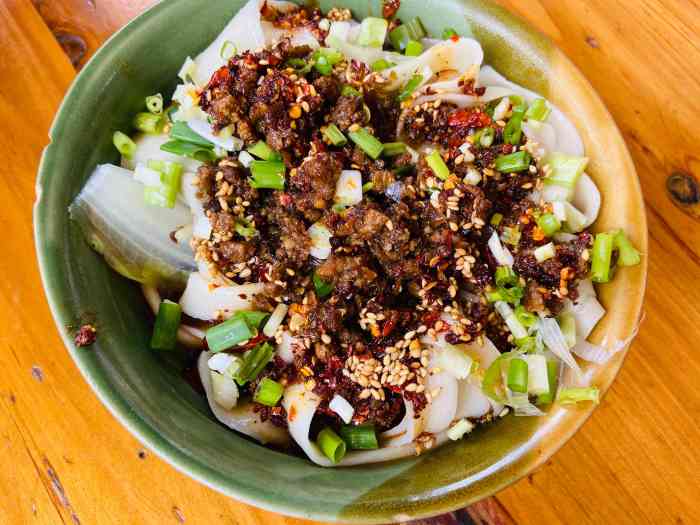 韩师傅哒哒面-"来上里古镇当然要尝试一下当地出名的大肉哒.