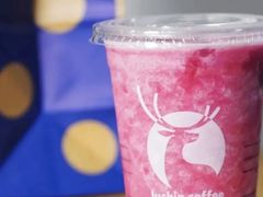 红唇车厘子瑞纳冰-瑞幸咖啡(共和世家财院路店)