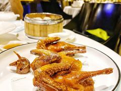 玻璃皮润烧乳鸽王-富力丽思卡尔顿酒店·丽轩中餐厅