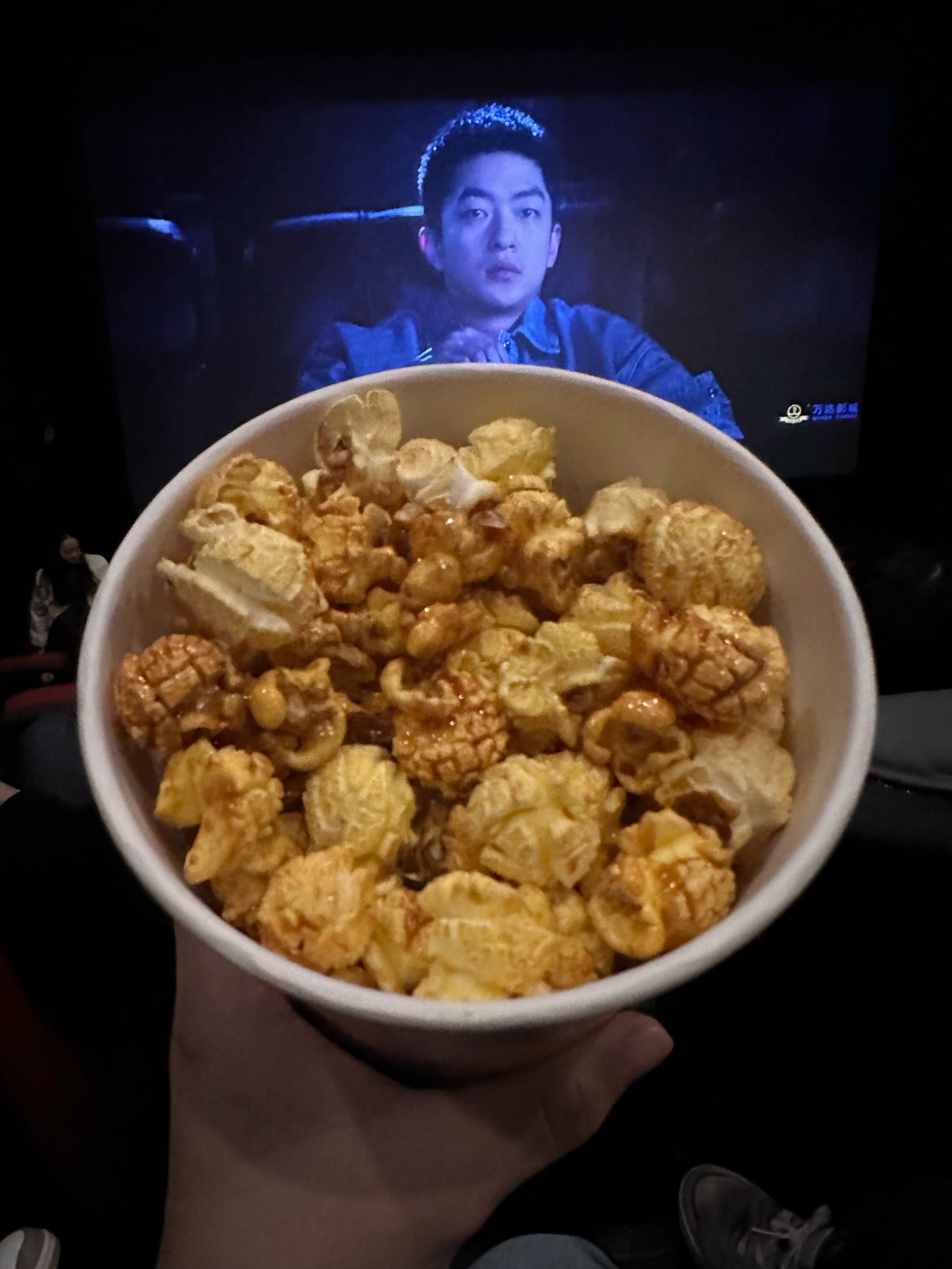 比起电影,我更喜欢看电影时的爆米花