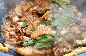 Signature Fresh Stir-Fried Earth Pot Chicken