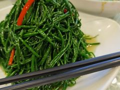 清炒沙葱-巴扎美食·新疆菜·西域歌舞表演餐厅(新疆大厦店)
