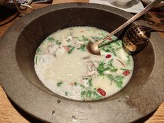 -咕嘟草帽鱼·牛奶一样的鲜鱼汤(天鹅湖万达广场店)