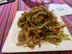 -香巴拉云南餐厅(华莱坞店)