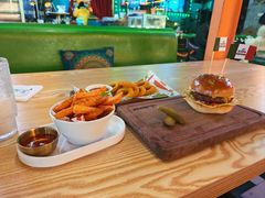 -Famous肥猫墨西哥音乐餐吧(五棵松华熙LIVE店)