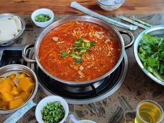 -黄利砖万峰林布依特色酸笋牛肉馆