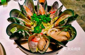 Lemongrass Coconut Steam New Zealand Mussels