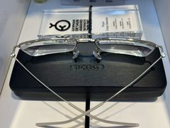 -天空之镜眼镜店蔡司依视路配镜授权零售店(望京颐堤港店)