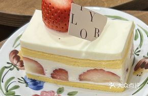 Christmas Limited White Chocolate Cream Strawberry Chiffon Cake
