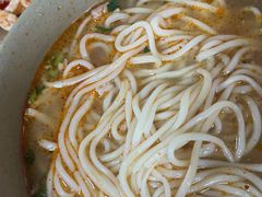 -亮亮面馆(经六路店)