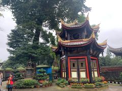 -峨眉山报国寺